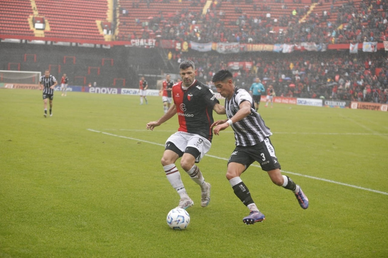 Colón con juveniles volvió a marcar mal en su área y sin puntería en el arco de enfrente.
Lo mejor fue su gente...
