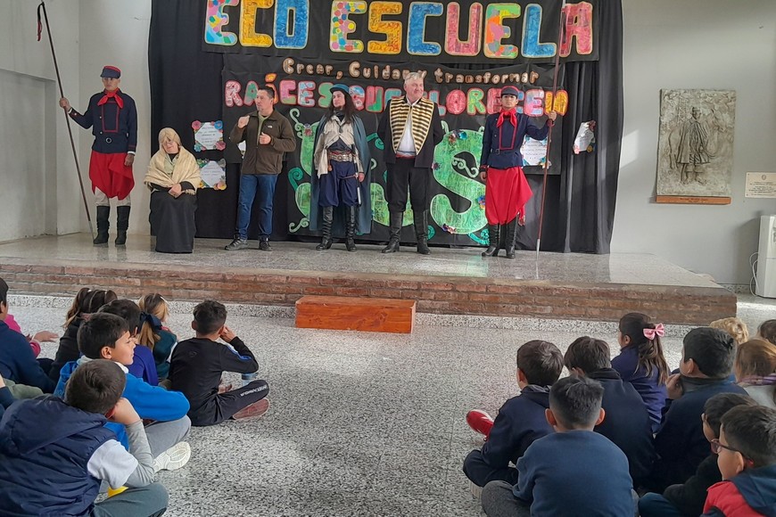 San Jerónimo del Sauce continúa celebrando sus 200 años de historia, memoria y orgullo saucero, reafirmando su compromiso con la preservación de su patrimonio y la identidad local.