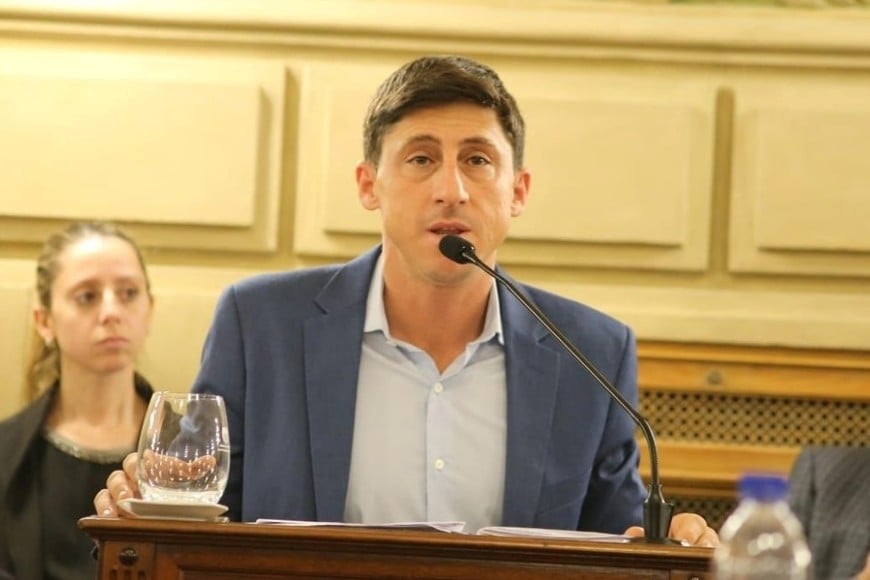 El senador por La Capital, Julio Francisco "Paco" Garibaldi fue el miembro informante por la mayoría.