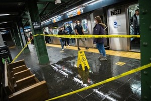 El transporte público —especialmente el metro— colapsó en varias líneas.