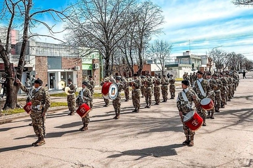 La banda militar Curupayti, de Junín, presente en el acto oficial. Foto: Gentileza.