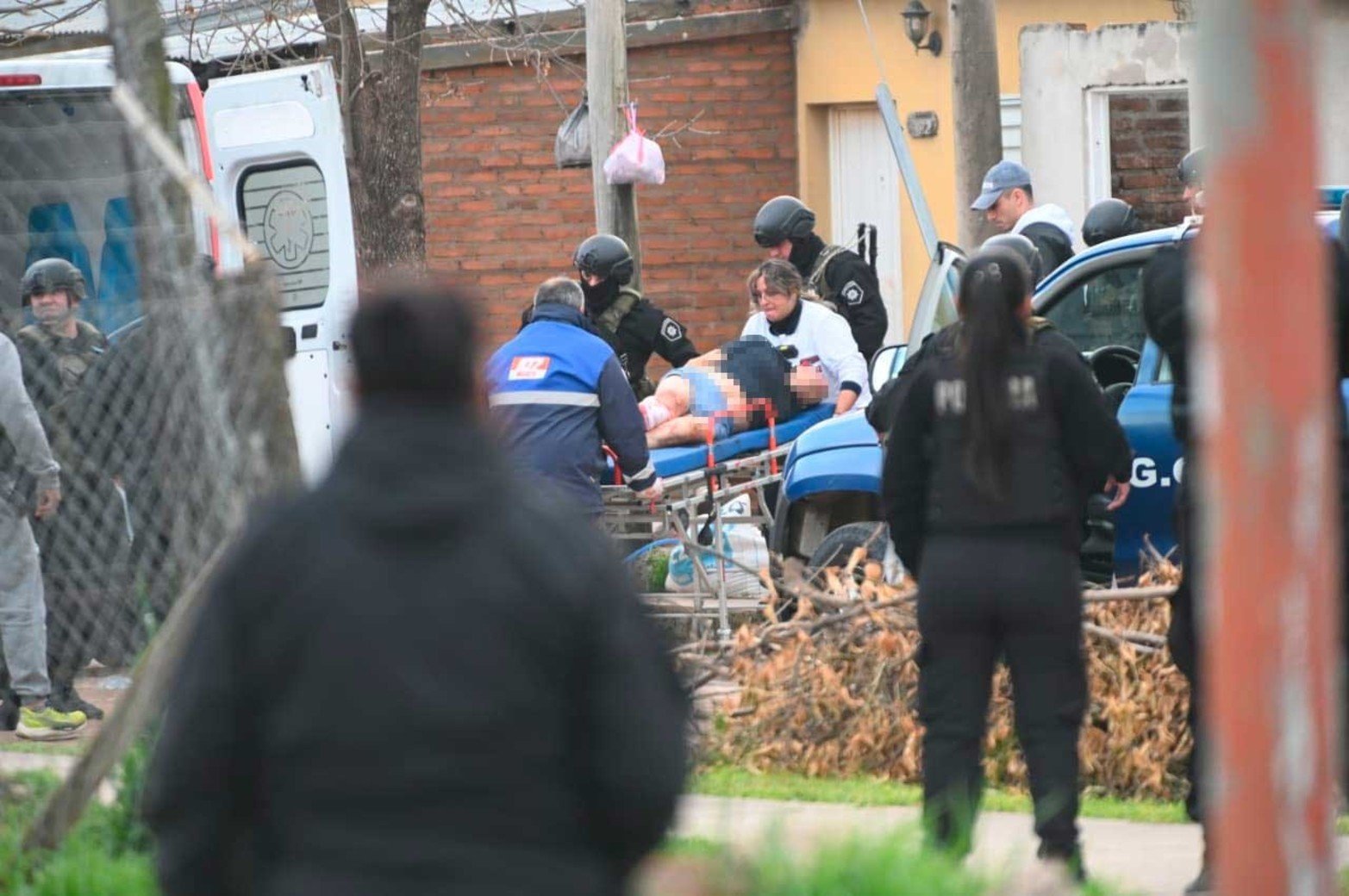 Tras varias horas, la policía redujo al atrincherado. 