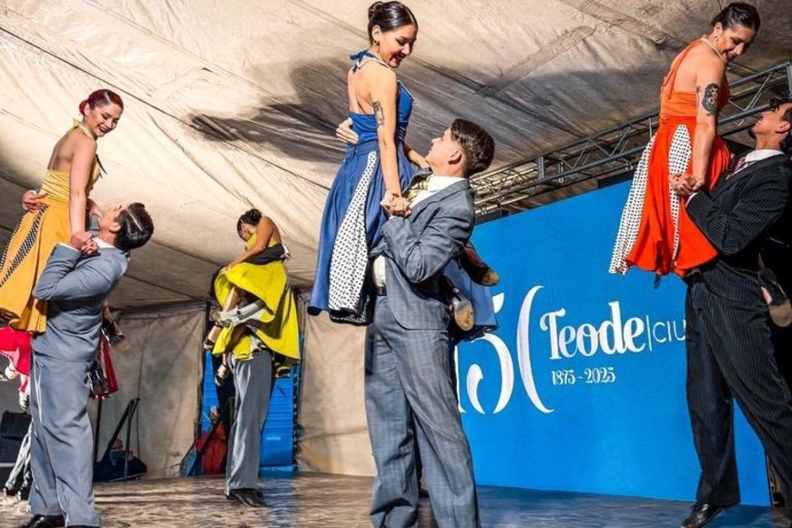 La Compañía de Tango de la UNA cautivó a los presentes con sus danzas. Foto: Gentileza.