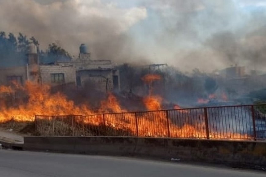 El fuego logró se controlado en las zonas urbanas.