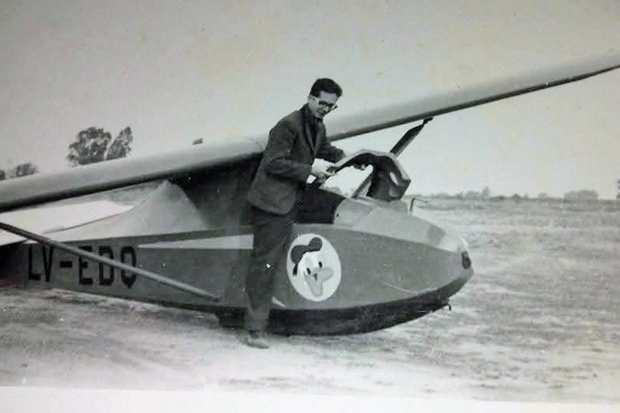 Planeador Baby II, fabricado en Ceres por el carpintero Enrique Medina (A. Ainstein). Gentileza