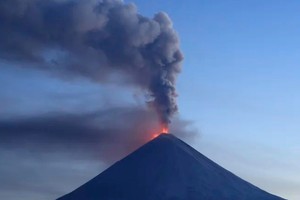 Un volcán que llevaba más de 450 años inactivo entró en erupción