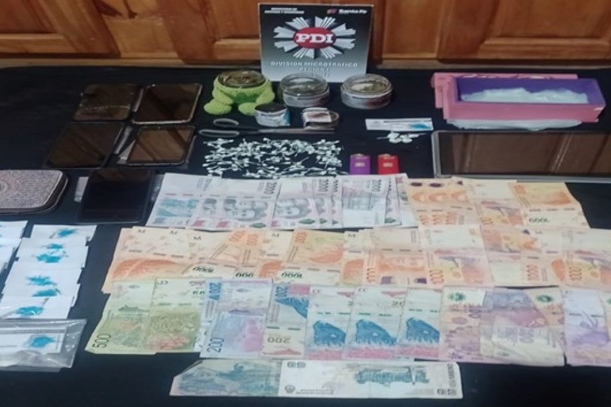 Durante el procedimiento se incautó cocaína, marihuana y teléfonos.