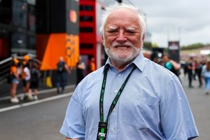 Andras Arato, el hombre meme, es fanático de la F1. Foto: @kymillman