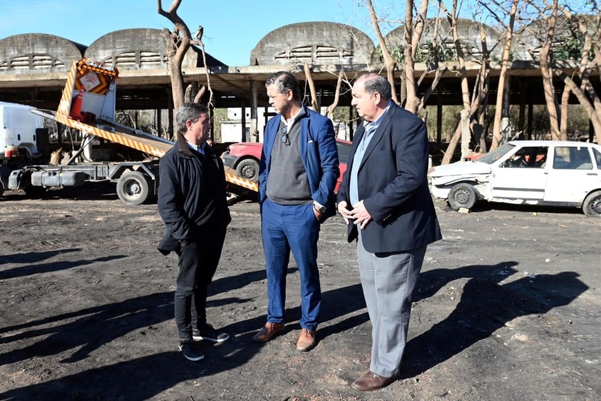 Personal de la Secretaría de Gobierno coordinando la operación de limpieza urbana.