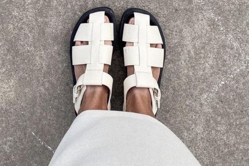 Un icono que ha conquistado tanto las pasarelas como la vida cotidiana.