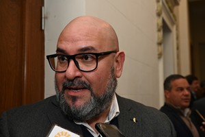 "La urgencia que tenemos es poder definir cómo integramos alianzas, de cara al vencimiento del plazo que opera el jueves y que establecerá cómo nos presentaremos en las elecciones de octubre", resumió Carlos Suárez, titular de la Convención radical.  Crédito: Flavio Raina