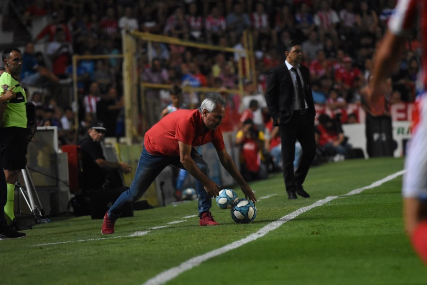 Madelón y Gallardo tuvieron varios enfrentamientos entre sí. Inclusive, con Leo de entrenador, Unión consiguió una resonante victoria en el Monumental. Fueron los técnicos en aquel partido de cuartos de final de Copa Argentina en Mar del Plata. Ahora volverán a medirse, en octavos, todavía sin fecha ni lugar de realización. Crédito: Mauricio Garín.