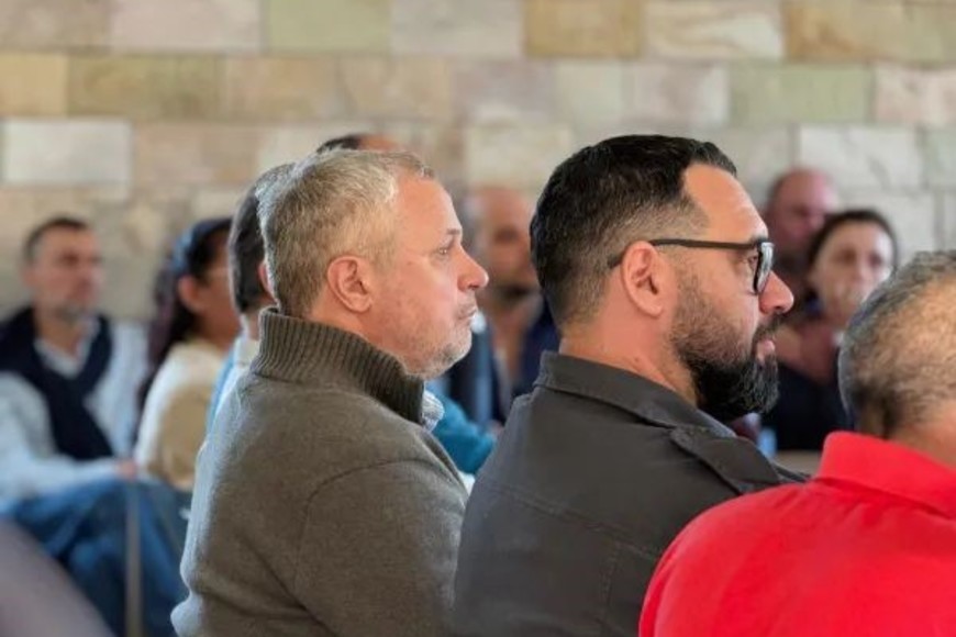 Ana Bonet, con base en el Instituto de Humanidades y Ciencias Sociales del Litoral (IHUCSO) y vinculado a la Universidad Católica de Santa Fe, de doble dependencia UNL-CONICET; y el otro es dirigido por Gonzalo Zozzo sobre “Cambio Ambiental Global”, con sede en la Facultad de Derecho de la UNL. La contraparte europea es el Instituto sobre Sustentabilidad de la Universidad de Kassel.