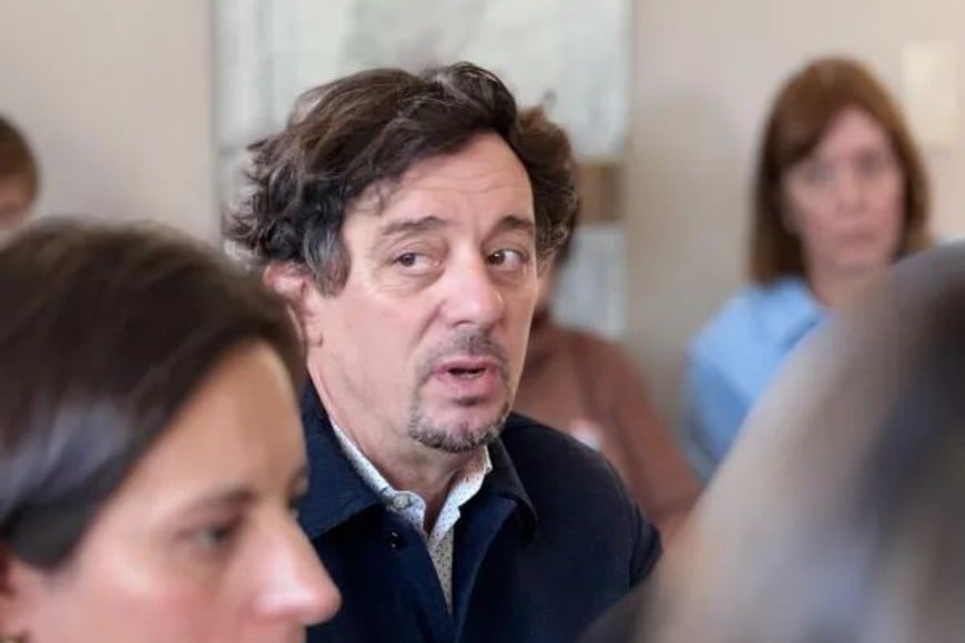 Ana Bonet, con base en el Instituto de Humanidades y Ciencias Sociales del Litoral (IHUCSO) y vinculado a la Universidad Católica de Santa Fe, de doble dependencia UNL-CONICET; y el otro es dirigido por Gonzalo Zozzo sobre “Cambio Ambiental Global”, con sede en la Facultad de Derecho de la UNL. La contraparte europea es el Instituto sobre Sustentabilidad de la Universidad de Kassel.