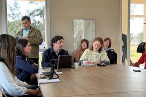 Ana Bonet, con base en el Instituto de Humanidades y Ciencias Sociales del Litoral (IHUCSO) y vinculado a la Universidad Católica de Santa Fe, de doble dependencia UNL-CONICET; y el otro es dirigido por Gonzalo Zozzo sobre “Cambio Ambiental Global”, con sede en la Facultad de Derecho de la UNL. La contraparte europea es el Instituto sobre Sustentabilidad de la Universidad de Kassel.