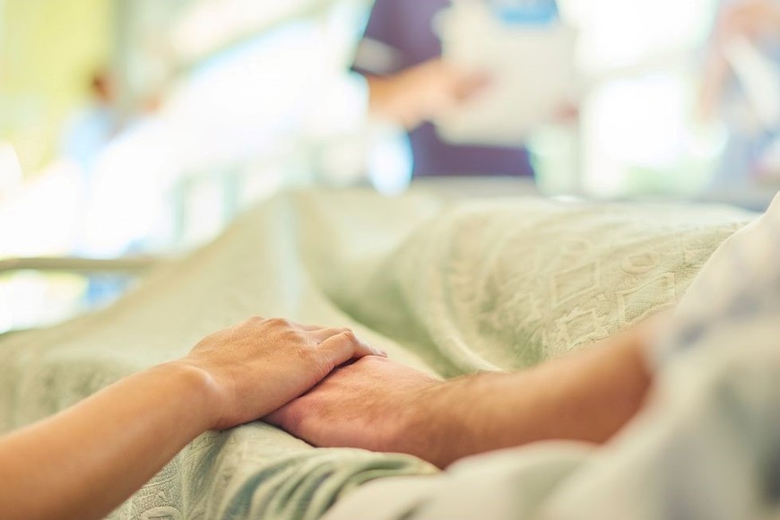 Entre quienes desarrollan formas severas de la infección, uno de cada cinco pacientes fallece.