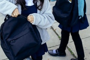 En la mochila tenía cogollos de marihuana.