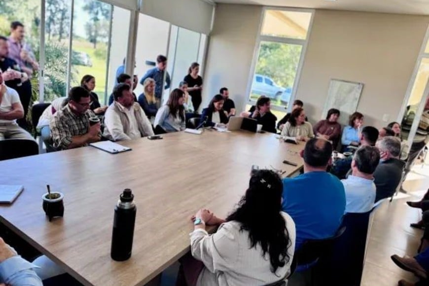 Ana Bonet, con base en el Instituto de Humanidades y Ciencias Sociales del Litoral (IHUCSO) y vinculado a la Universidad Católica de Santa Fe, de doble dependencia UNL-CONICET; y el otro es dirigido por Gonzalo Zozzo sobre “Cambio Ambiental Global”, con sede en la Facultad de Derecho de la UNL. La contraparte europea es el Instituto sobre Sustentabilidad de la Universidad de Kassel.