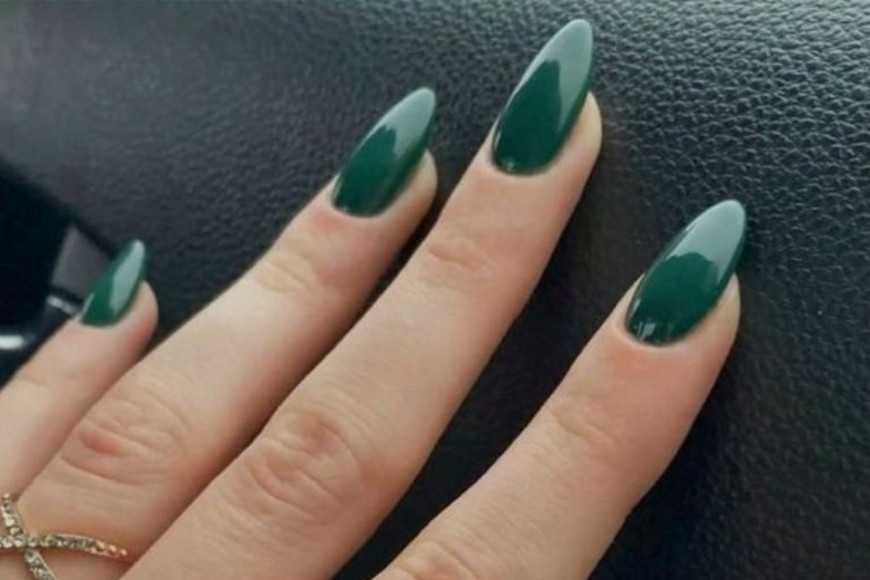 Las uñas de charol son el nuevo básico de temporada.
