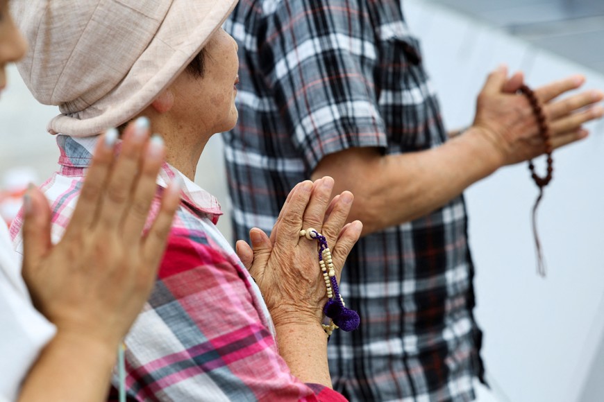 People pray for victims of the World War Two atomic bombing a day ahead of the 80th anniversary in Hiroshima, western Japan, August 5, 2025. REUTERS/Kim Kyung-Hoon