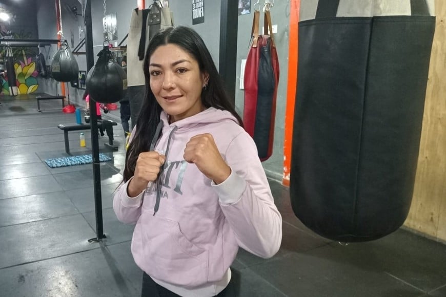 “El boxeo me salvó”, dice Carabajal, que se crió sola y a cargo de sus hermanos desde los 14. Foto: El Litoral