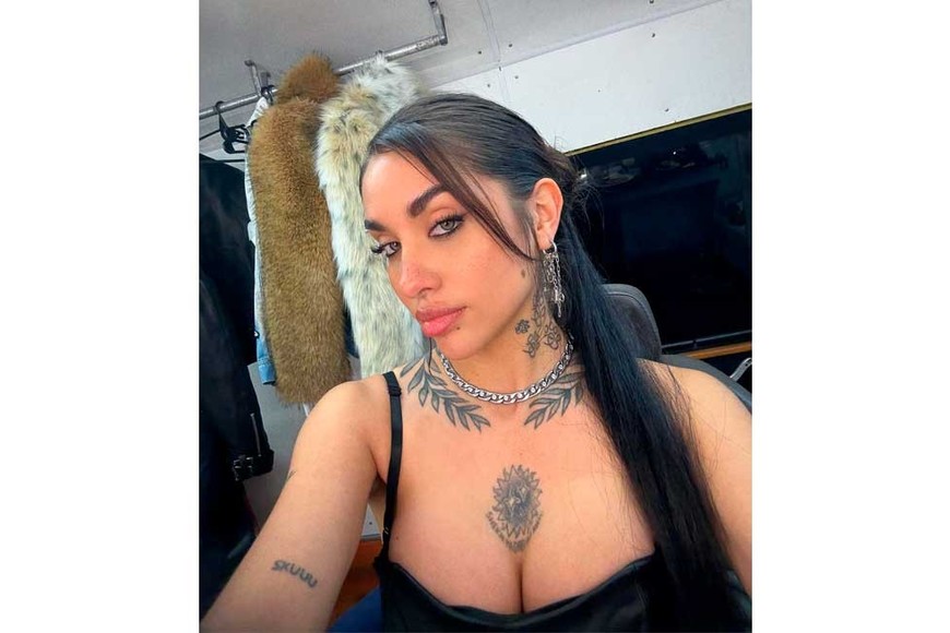 De a poco, Becerra vuelve a las redes sociales.