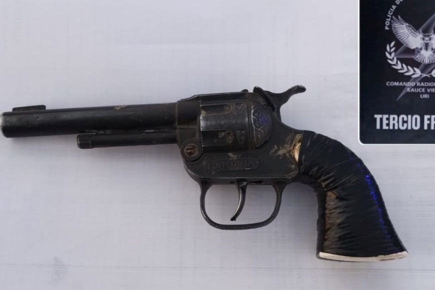 El revólver "trucho" que portaban los aprehendidos. Foto: El Litoral