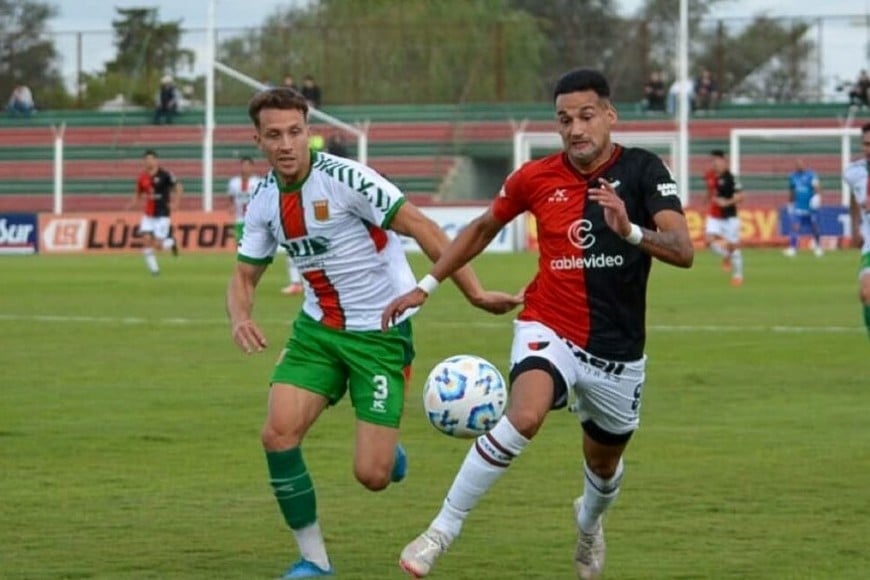 Es la hora de ganar. El Colón de Minella, que viene del duro cruce con el puntero jujeño donde fue goleado 4-0 por el "Lobo", tiene la oportunidad ideal para recuperarse con Agropecuario de Carlos Casares este domingo a las 16. Foto: El Litoral.