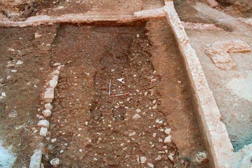 Antiguas estructuras quedaron al descubierto.