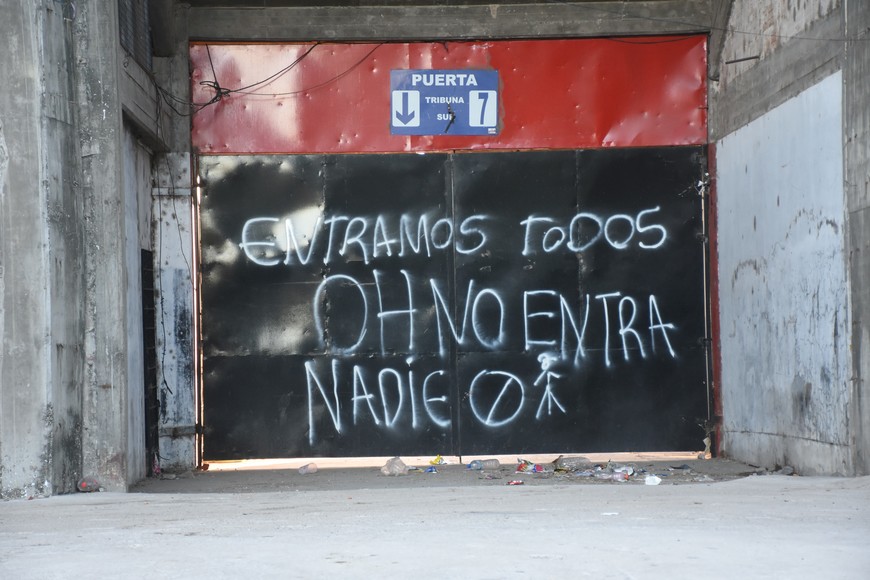 Condenaron al hijo de un jefe de la barra de Colón detenido con droga y un arma en barrio Centenario