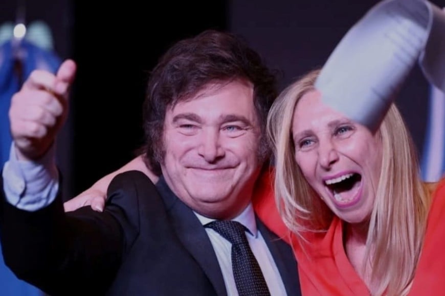 Javier y Karina Milei, juntos en el inicio de campaña.
