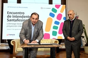 Juan Pablo Poletti encabezó este jueves la cumbre de ciudades santafesinas en el marco de los 30 años de Mercociudades. Crédito: Prensa Municipalidad de Santa Fe