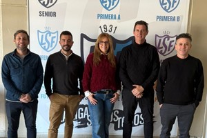 Almuerzo y diálogo. Estuvieron presentes, Leandro Yódice, Fabricio Galateo, Claudia Giaccone, Leonardo Birollo y Luis Ignacio López. Crédito: Gentileza LSF