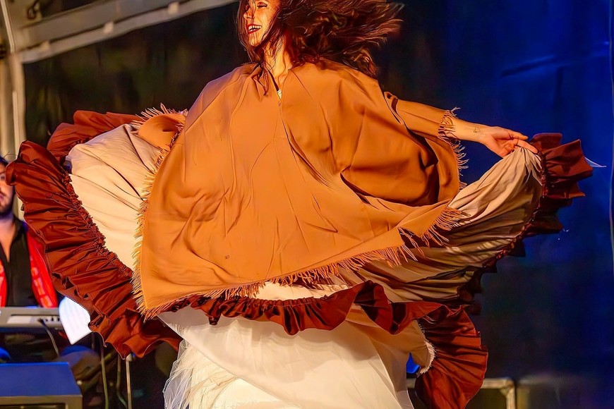 Con 47 años de vida, el Ballet El Trébol ha recorrido escenarios de tres continentes, llevando la cultura de Argentina a cada rincón del mundo.