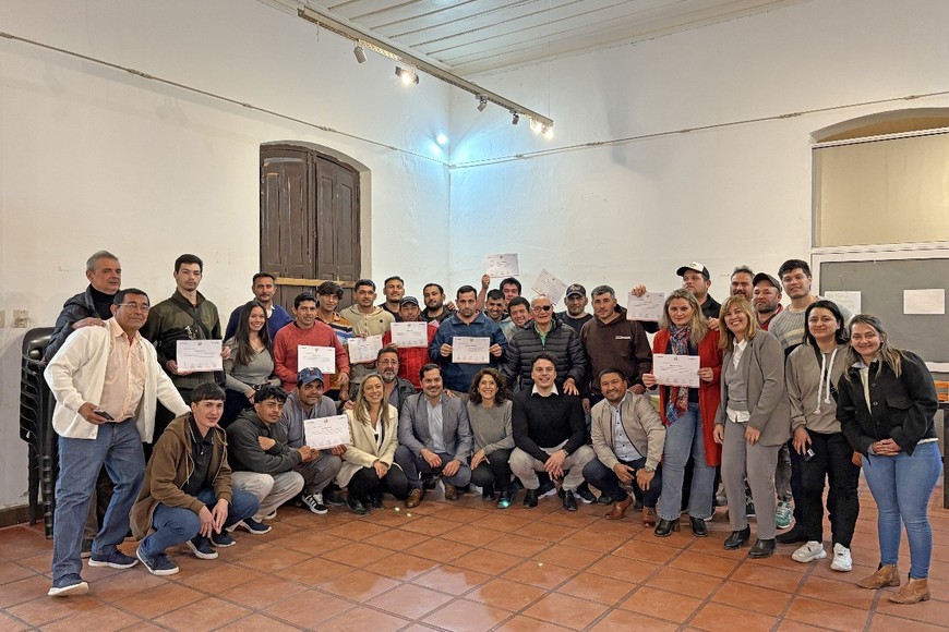 Las propuestas formativas, gratuitas para los cursantes, se desarrollan en función de las demandas del mercado laboral de cada localidad y son dictadas por diversas entidades e instituciones en toda la provincia.