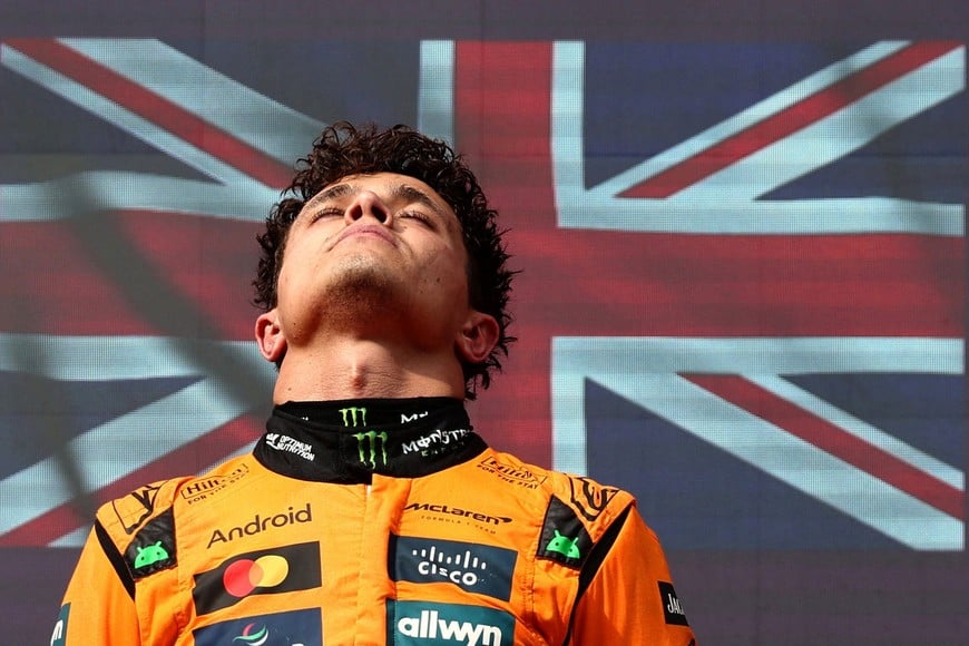 Formula One F1 - Hungarian Grand Prix - Hungaroring, Budapest, Hungary - August 3, 2025
McLaren's Lando Norris celebrates on the podium after winning the Hungarian Grand Prix REUTERS/Jakub Porzycki     TPX IMAGES OF THE DAY