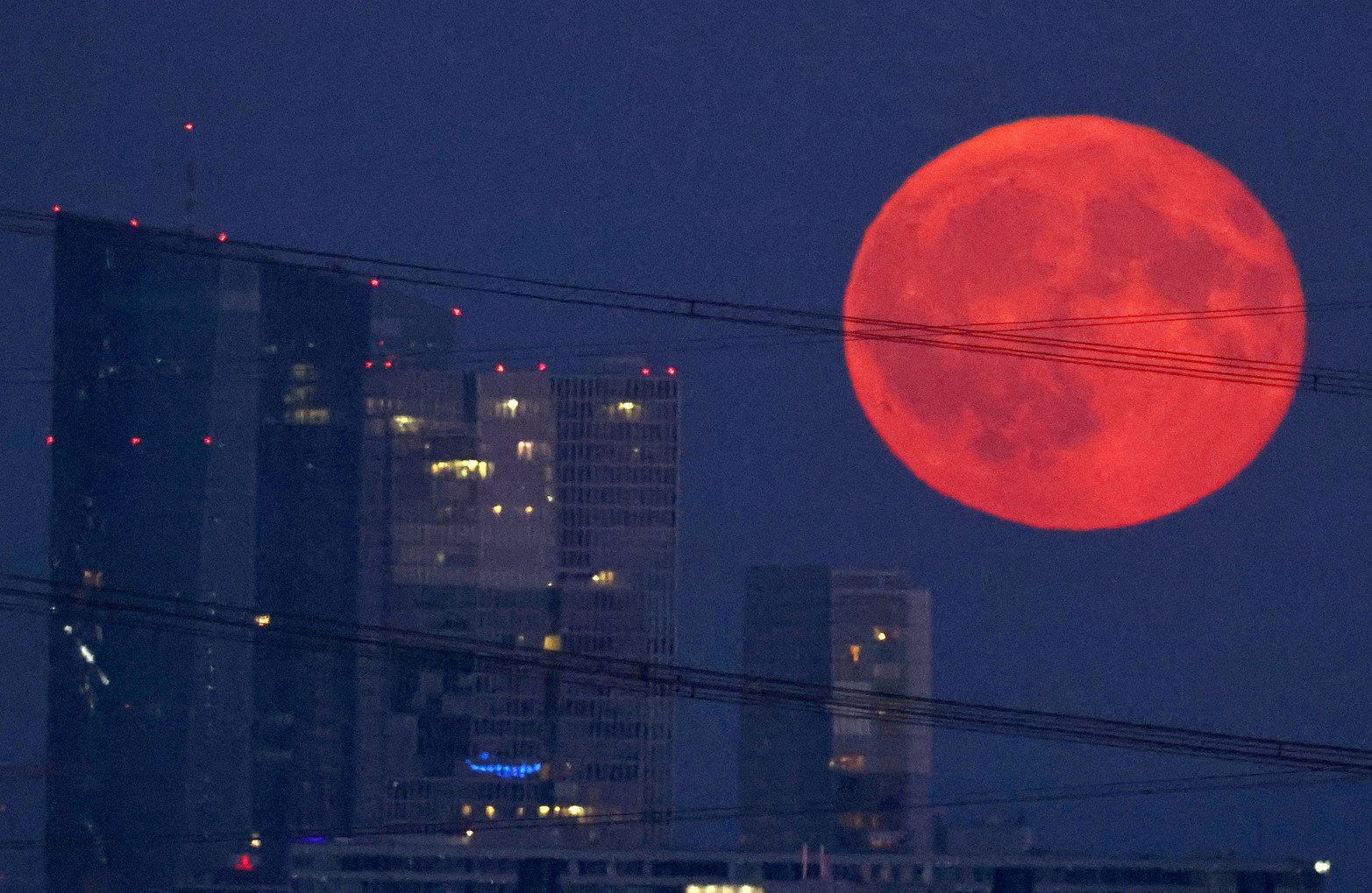Así se vio la luna roja en Alemania. 