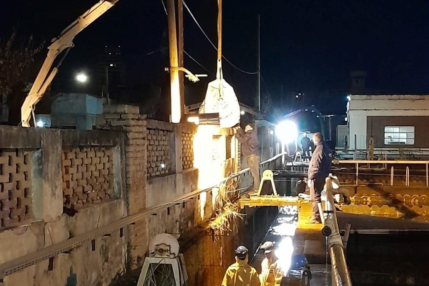 El purgado de la red puede generar presencia de agua en la vía pública.