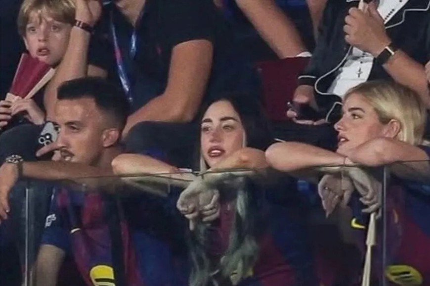 Nicki Nicole asistió al partido del Barcelona y reavivó los rumores.