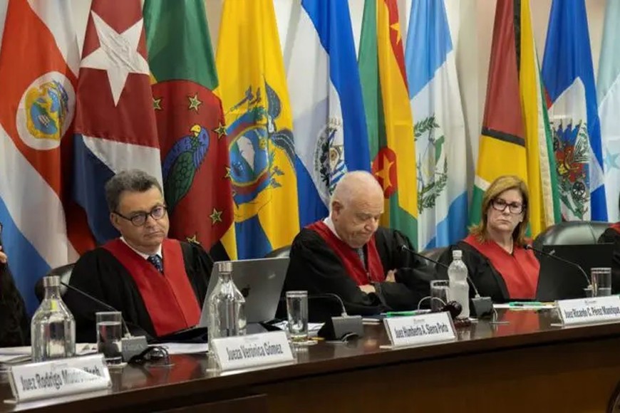 Los jueces destacaron que existe un derecho autónomo al cuidado y que corresponde, por tanto, a los Estados respetar y garantizar este derecho, así como adoptar medidas legislativas y de otro carácter para lograr su plena eficacia.