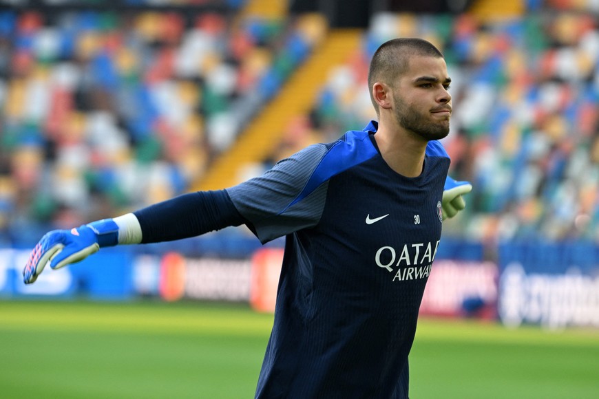 Soccer Football - UEFA Super Cup - Paris St Germain Training - Bluenergy Stadium, Udine, Italy - August 12, 2025
Paris St Germain's Lucas Chevalier during training REUTERS/Jennifer Lorenzini