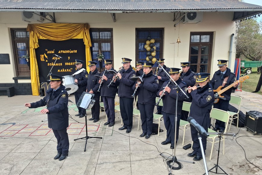 “La esencia de la Escuela 108 sigue siendo la misma: un lugar de protección, cuidado y amor para los más pequeños. Que sigan los sueños y los reencuentros”, expresó.