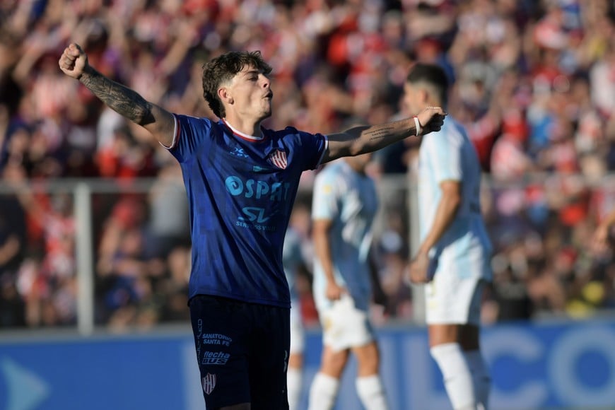 Jerónimo Domina festejando un gol contra Atlético Tucumán. Su vínculo con Unión terminó mal. Crédito: Luis Cetraro