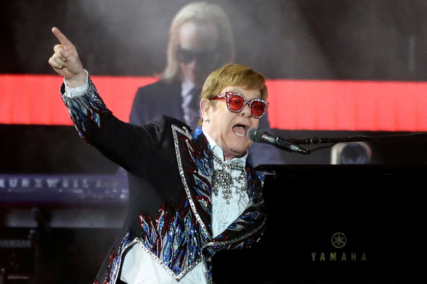 FILE PHOTO: Elton John performs "Bennie and the Jets" as he wraps up the U.S. leg of his 'Yellow Brick Road' tour at Dodger Stadium in Los Angeles, California, U.S. November 20, 2022.  REUTERS/David Swanson/File Photo