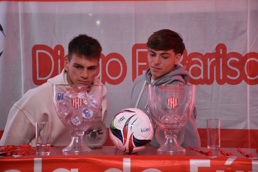 Domina y parte de su vínculo con la institución, en este caso durante el sorteo del Diego Barisone 2023. Crédito: Manuel Fabatía