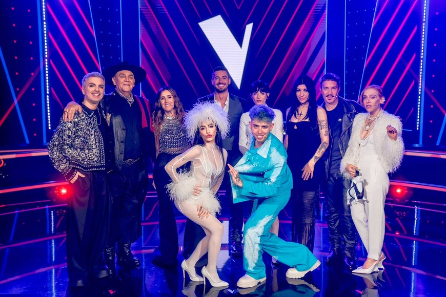 Los coaches junto a sus ayudantes.