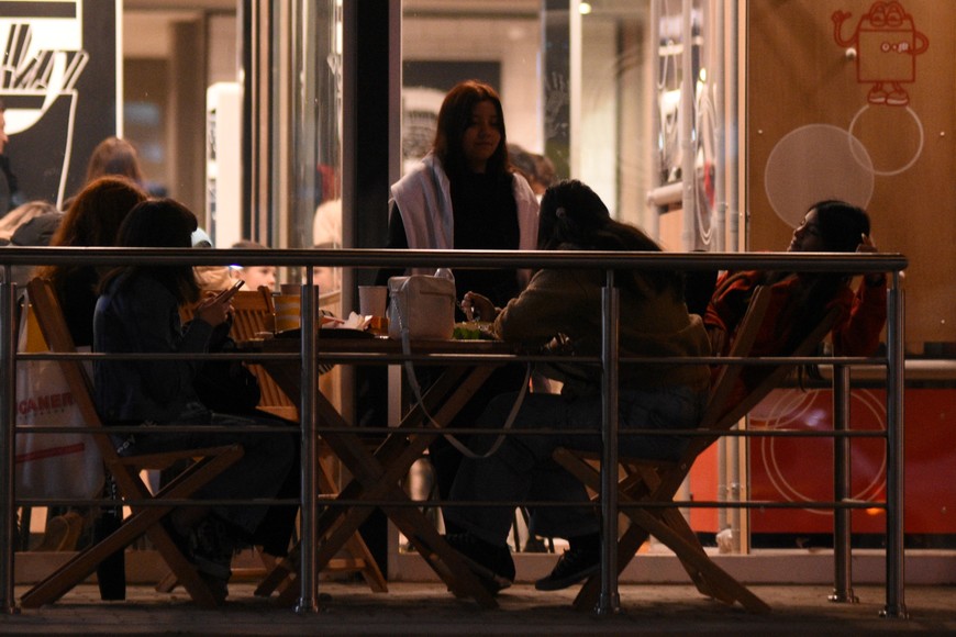 El próximo mes ya llega la primavera, y los bares y restós “detonan” de gente.