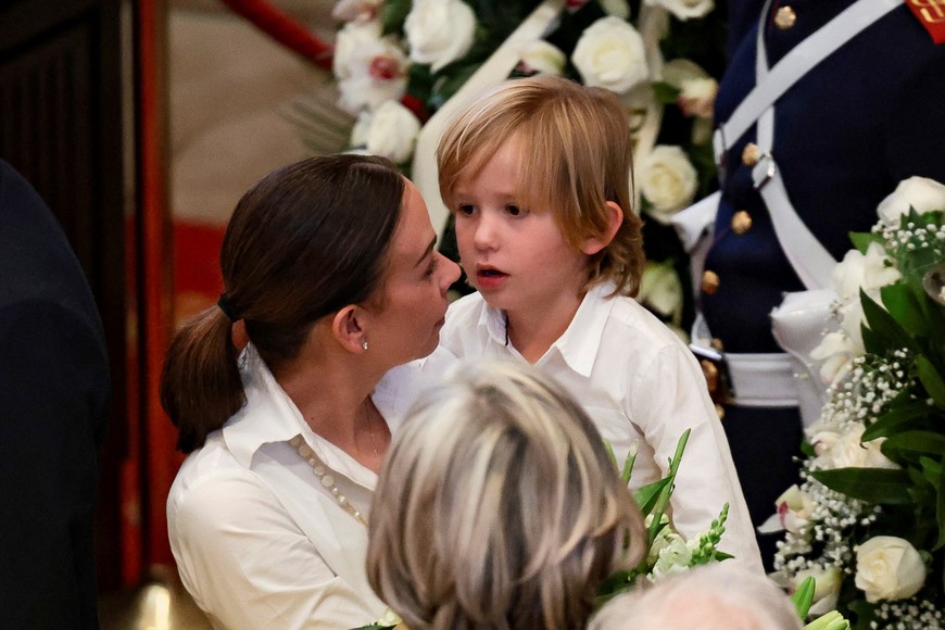 Maria Claudia Tarazona, wife of Colombian Senator Miguel Uribe Turbay, and their youngest son, Alejandro Uribe Tarazona, stand next to the coffin of the Senator, who died two months after he was shot in the head at a campaign event, during a tribute at the Colombian congress, in Bogota, Colombia August 12, 2025. REUTERS/Luisa Gonzalez