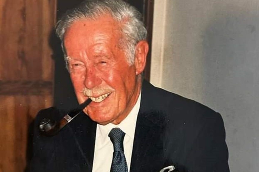 Bernardo Alemán, con su pipa característica y su gesto afable.