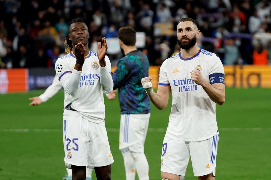 Soccer Football - Champions League - Quarter Final - Second Leg - Real Madrid v Chelsea - Santiago Bernabeu, Madrid, Spain - April 12, 2022
Real Madrid's Eduardo Camavinga and Karim Benzema celebrate after the match REUTERS/Juan Medina